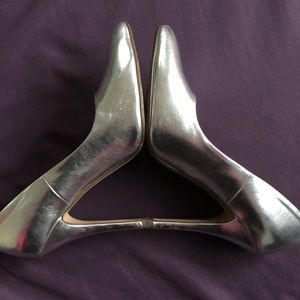 Heart in D silver heels